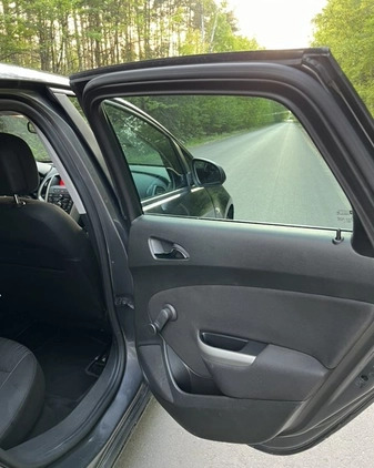 Opel Astra cena 26500 przebieg: 216000, rok produkcji 2011 z Grójec małe 137